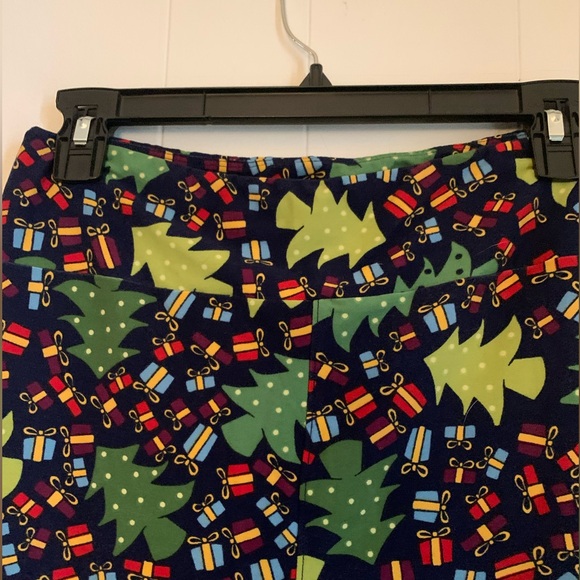 LULAROE Holiday Tree Print Leggings PANTS Tall & Curvy Stretch Knit, Black Green - Picture 2 of 6